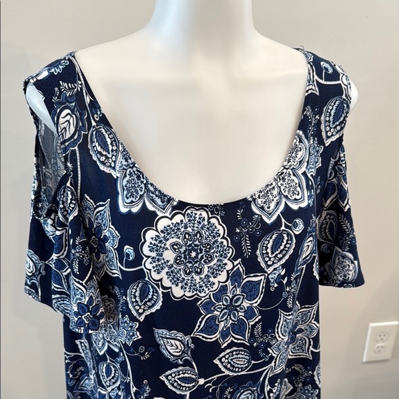Star Vixen XL Floral Cold Shoulder Top in Navy and White - Picture 2 of 7